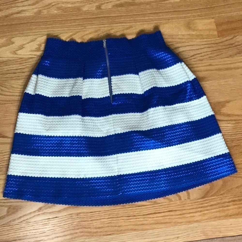 PNIINA Textured Shiny Skirt - Picture 2 of 5